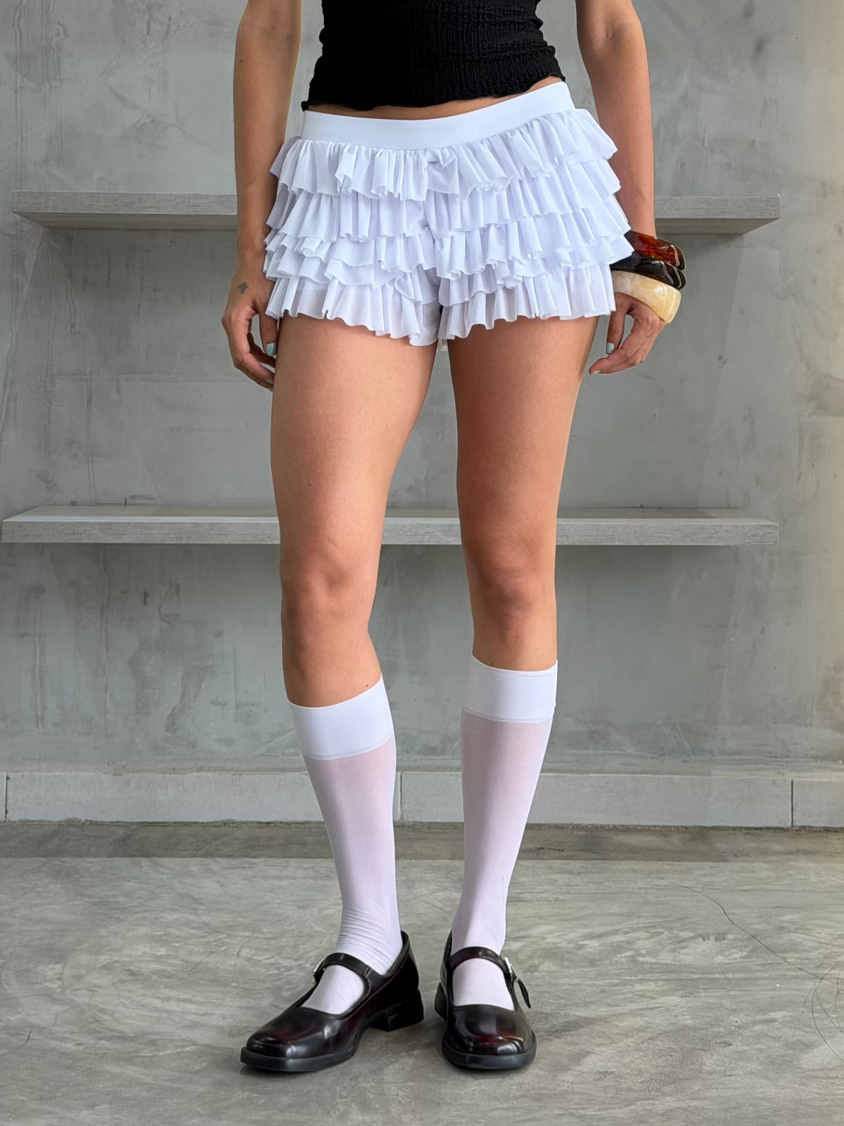 WHITE RUFFLE SHORTS