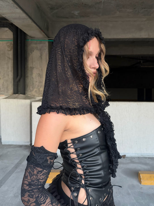LACE MANTILLA