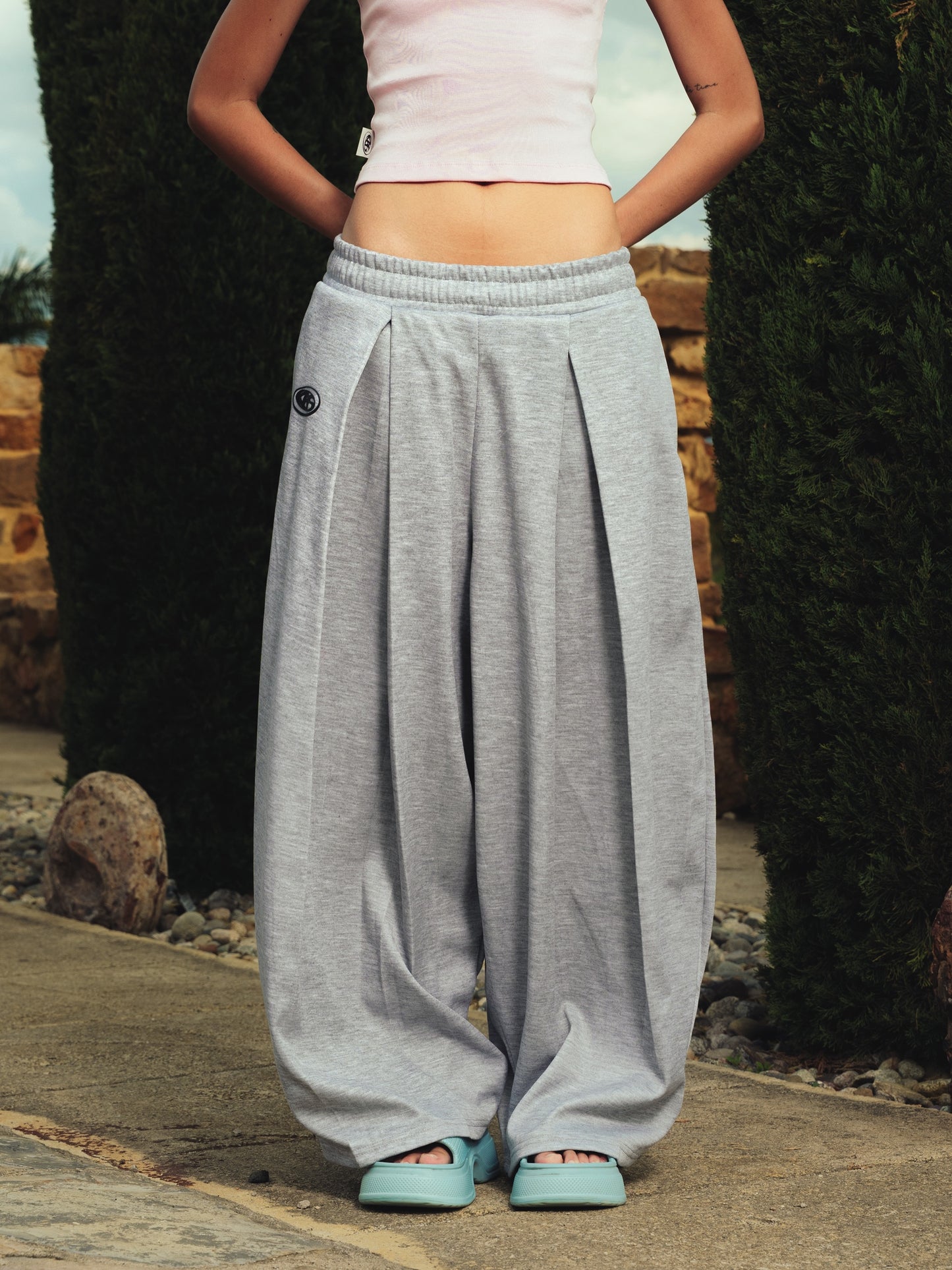 GRAY SWEATPANTS