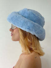 Cargar imagen en el visor de la galería, BLUE FURRY BUCKET HAT
